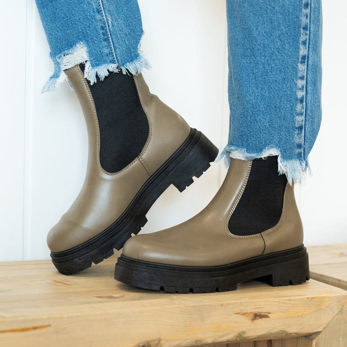 Rowen Platform Boots - Dark Taupe