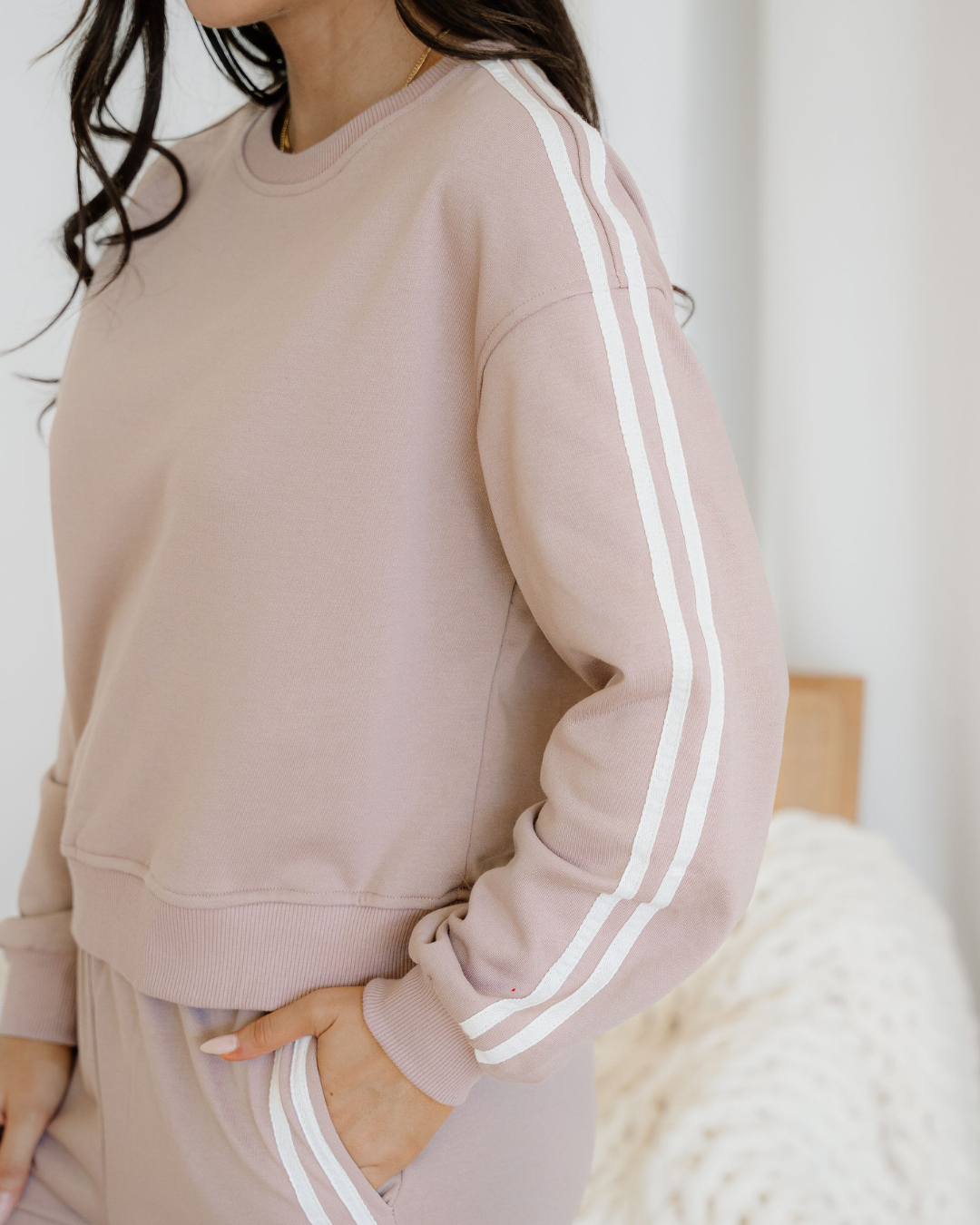 Varsity Striped Detail Crewneck Pullover Elastic Sweatpants 2pcs Outfit
