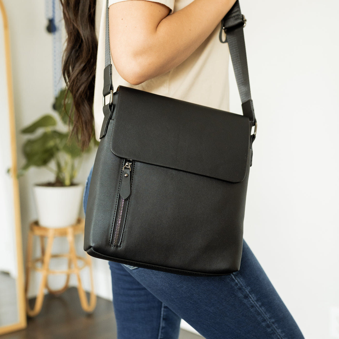 Madison Crossbody Bag - Black