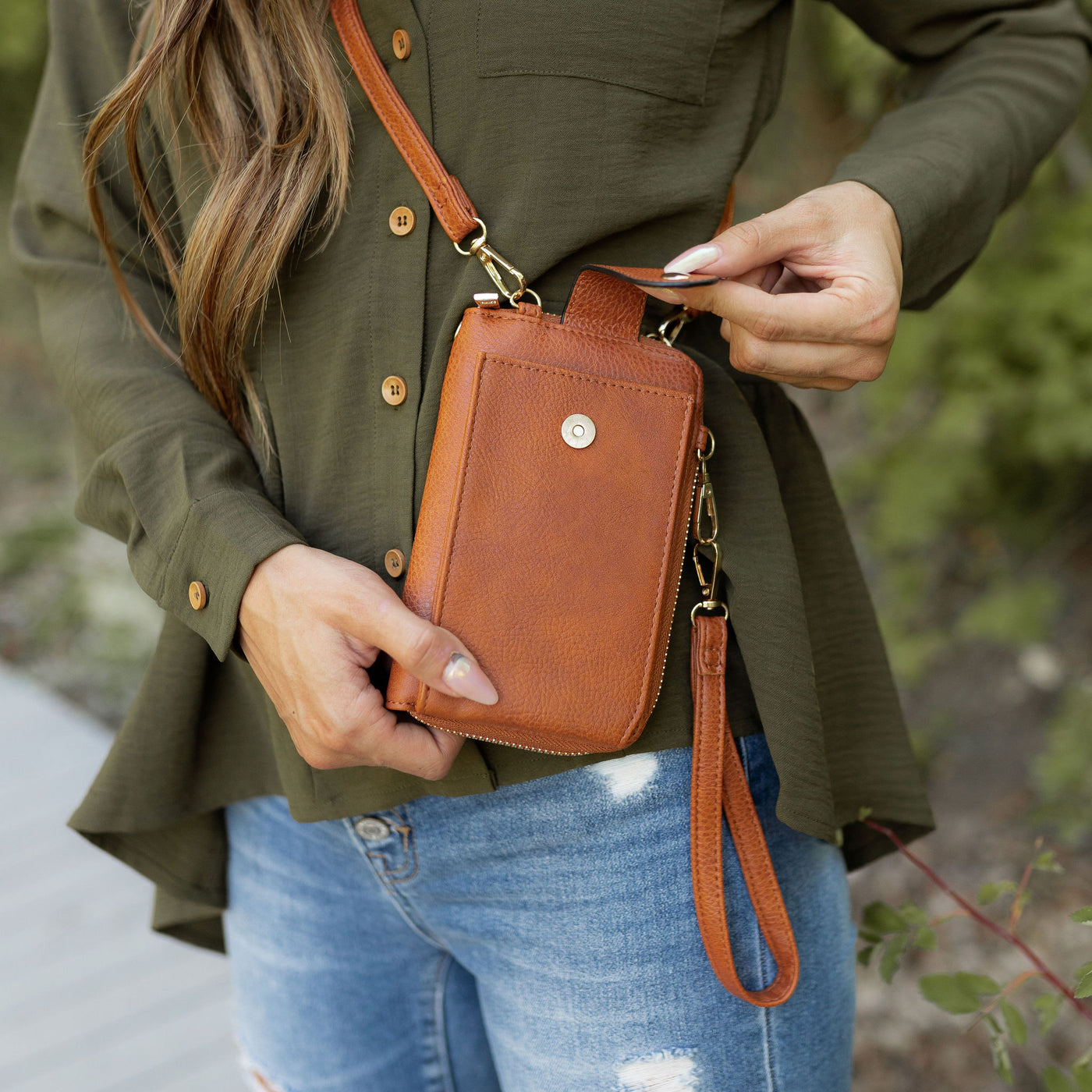Iris Cell Phone Purse - Brown